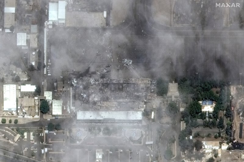 [사나=AP/뉴시스] 맥사 테크놀로지스가 제공한 위성 사진에 올해 5월 7일 예멘 사나 국제공항의 터미널과 관제탑이 이스라엘의 보복 공습으로 파괴돼 있다. 이스라엘군은 5월 4일 후티가 이스라엘 텔아비브의 벤구리온 국제공항을 미사일로 타격한 데 따른 보복으로 이 같은 공습을 가했다. 2025.07.02.