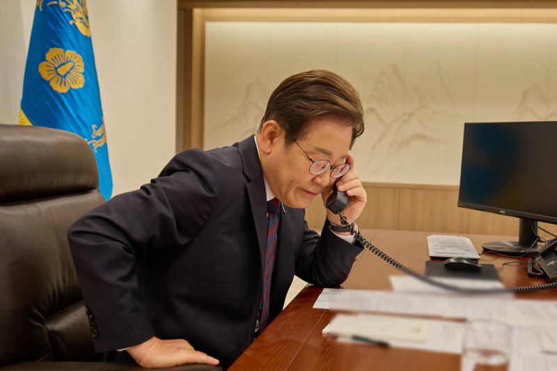 [서울=뉴시스] 이재명 대통령이 10일 서울 용산구 콜로세움 토토 청사 집무실에서 시진핑 중국 주석과 통화를 하고 있다. (사진=콜로세움 토토 제공) 2025.06.10. photo@newsis.com *재판매 및 DB 금지