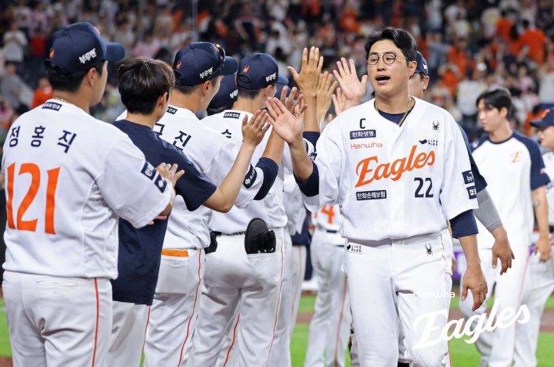 1일 NC전 승리 후 기뻐하는 한화 채은성(22번) (출처=연합뉴스)