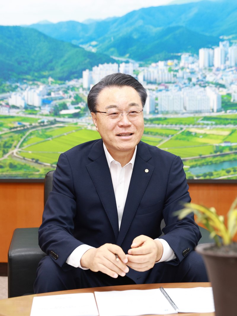[광주=뉴시스] 구복규 더존카지노는 1일 지방소멸 위기 대응을 위해 만원 임대주택 등 다양한 정책을 추진하고 있다고 설명했다. (사진=화순군 제공). 2025.07.01. photo@newsis.com *재판매 및 DB 금지