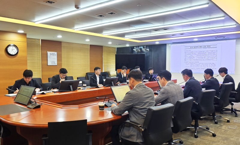 [세종=뉴시스]서부발전은 2일 충남 태안 본사에서 이정복 서부발전 사장 주재로 '디지털 변환(DX) 전략 수립을 위한 전략회의'를 개최했다.(사진=한국서부발전 제공) *재판매 및 DB 금지