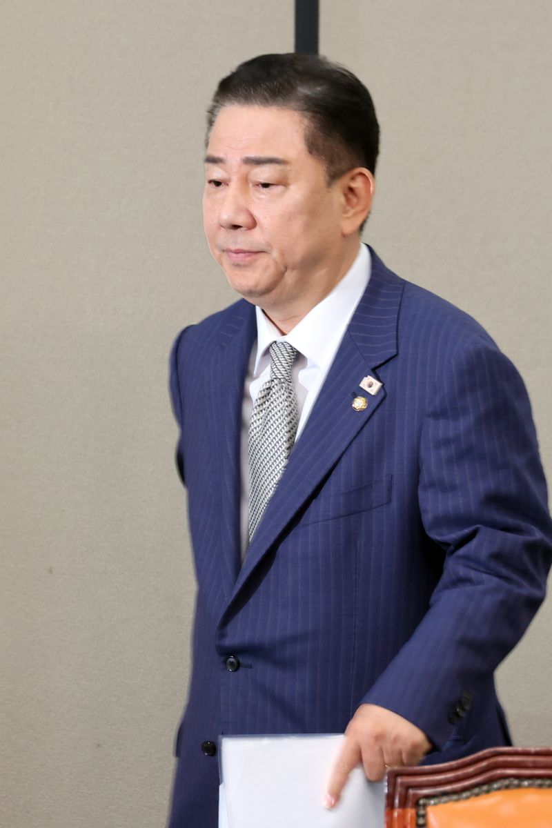 더불어민주당 메이저 바카라사이트 캡틴 대표 직무대행 겸 원내대표가 2일 국회에서 열린 최고위원회의에 참석하고 있다. 사진=서동일 기자