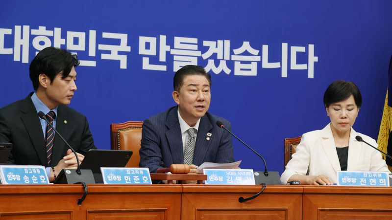 더불어민주당 메이저 바카라사이트 캡틴 대표 직무대행 겸 원내대표가 2일 국회에서 열린 최고위원회의에서 발언하고 있다. 사진=서동일 기자