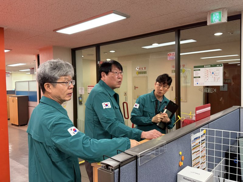 [세종=뉴시스]이승재 코어카지노 원장을 비롯한 관계 직원들의 모습. (사진=코어카지노 제공) 2025.06.26. photo@newsis.com *재판매 및 DB 금지