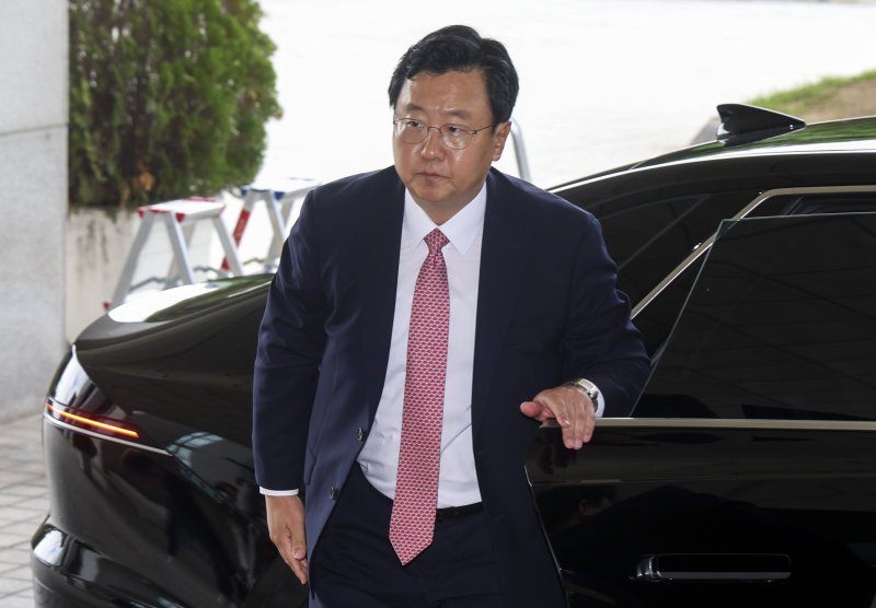 [서울=뉴시스] 홍효식 기자 = 서울중앙지검장으로 임명된 정진우 서울북부지검장이 2일 오전 서울 서초구 대검찰청으로 출근하고 있다. 2025.07.02. yesphoto@newsis.com