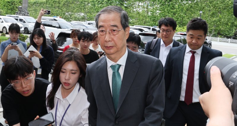 한덕수 전 국무총리가 2일 헬렌카지노 조사를 받기 위해 서울 서초구 서울고검 청사로 출석하고 있다. 2025.7.2/뉴스1 ⓒ News1 이동해 기자