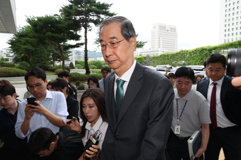 한덕수 전 국무총리가 2일 헬렌카지노 조사를 받기 위해 서울 서초구 서울고검 청사로 출석하고 있다. 2025.7.2/뉴스1 ⓒ News1 이동해 기자