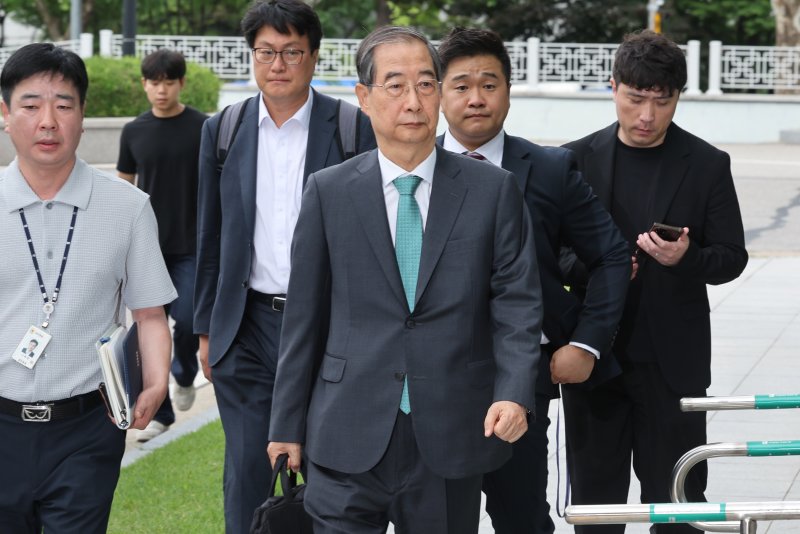 한덕수 전 국무총리가 2일 헬렌카지노 조사를 받기 위해 서울 서초구 서울고검 청사로 출석하고 있다. 2025.7.2/뉴스1 ⓒ News1 이동해 기자