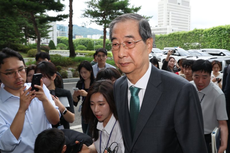 한덕수 전 국무총리가 2일 헬렌카지노 조사를 받기 위해 서울 서초구 서울고검 청사로 출석하고 있다. 2025.7.2/뉴스1 ⓒ News1 이동해 기자