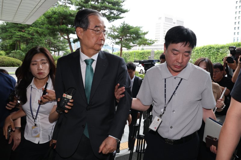 한덕수 전 국무총리가 2일 서초구 서울고등검찰청에 마련된 내란 특검 사무실에 조사를 받기 위해 출석하고 있다. 2025.7.2/헬렌카지노1 ⓒ News1 이동해 기자