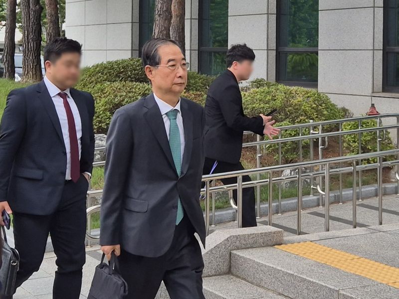 2일 오전 9시 52분께 서울고검 청사에 한덕수 전 국무총리가 레드불토토팀의 조사를 받기 위해 출석하고 있다. /사진=김동규 기자