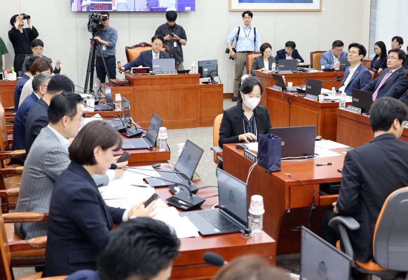 "손자 생일 때문에 미국 간다"…리박스쿨 청문회 증인의 불참 사유