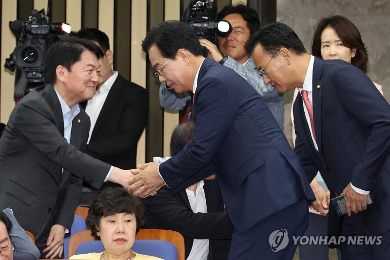 의총 참석하는 송언석 원내대표 (출처=연합뉴스)