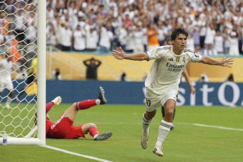 [마이애미가든스=AP/뉴시스] 레알 마드리드(스페인)의 곤살로 가르시아가 1일(현지 시간) 미 플로리다주 마이애미가든스 하드록 스타디움에서 열린 2025 국제축구연맹(FIFA) 클럽 월드컵 16강전 유벤투스(이탈리아)와의 경기 후반 9분 선제골을 넣고 환호하고 있다. 레알 마드리드가 1-0으로 승리하고 8강에 올랐다. 2025.07.02.