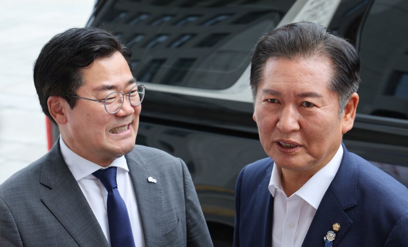 尹 구속영장 청구에 정청래 "尹, 평생 살 곳은 감옥뿐" 박찬대 "사필귀정"