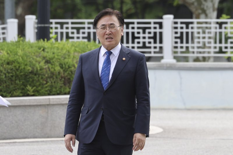 [서울=뉴시스] 홍효식 기자 = 유상임 과학기술정보통신부 솔카지노이 2일 서울 서초구 서울고검에 마련된 내란특검 사무실에 조사를 받기 위해 출석하고 있다. 2025.07.02. yesphoto@newsis.com