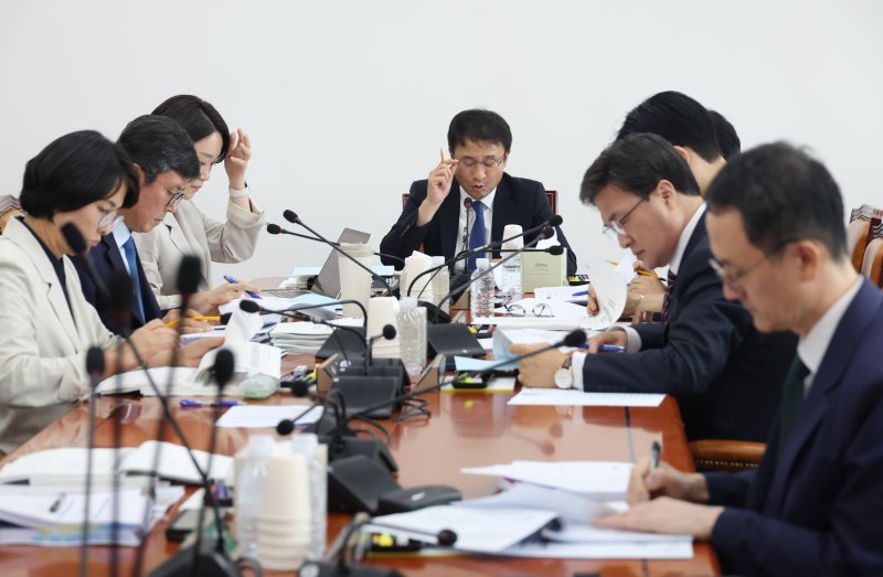 [속보] 예결위 소위, 추경안 처리..野 반발 퇴장