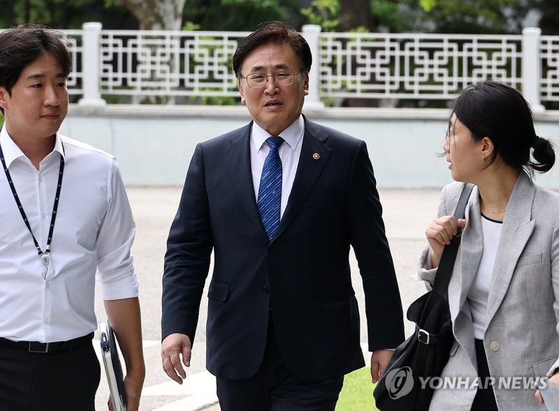 내란특검, 유상임 과기부 장관도 소환…계엄 국무회의 관련 조사