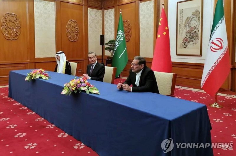 2023년 3월 10일 중국을 방문했던 알리 샴카니 이란 최고지도자 정치 고문(오른쪽) (출처=연합뉴스)