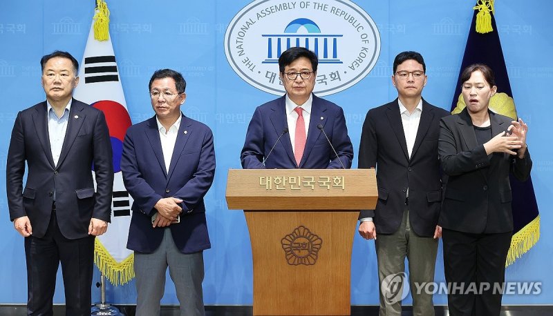 회견하는 국민의힘 과방위원들 (출처=연합뉴스)