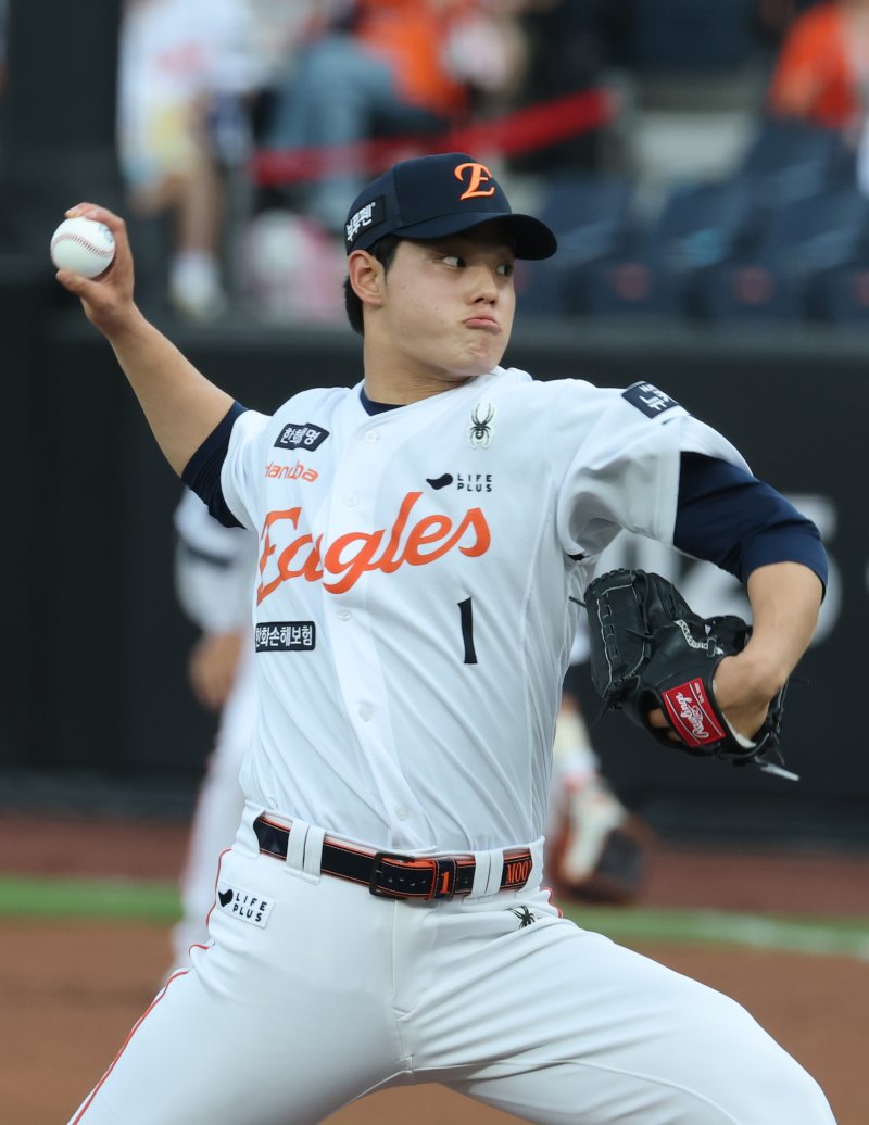 2일 오후 대전한화생명 볼파크에서 열린 프로야구 '2025 신한 SOL뱅크 KBO 리그' 한화 이글스와 NC 다이노스 경기에서 한화 선발 문동주가 역투하고 있다. 2025.7.2/뉴스1 ⓒ News1 김기태 기자