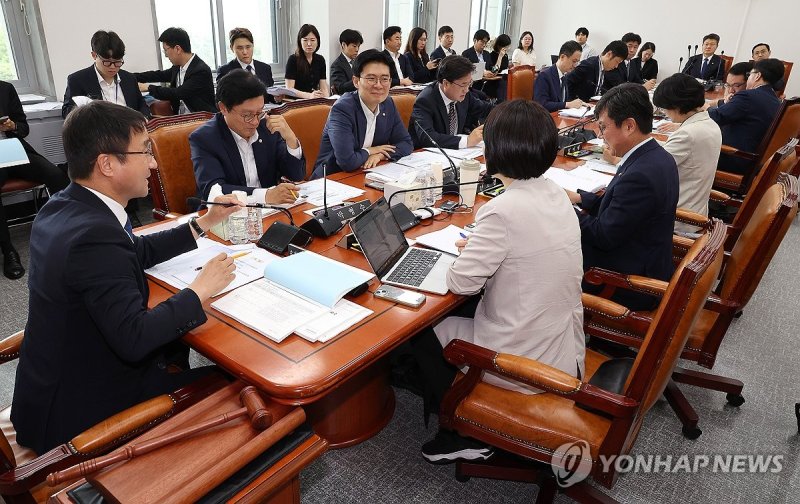 추가 경정 조정소위 주재하는 한병도 위원장 (출처=연합뉴스)