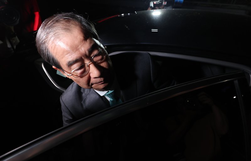 한덕수 전 국무총리가 2일 서울 서초구 서울고등검찰청에 마련된 내란특검 사무실에서 조사를 받은 후 귀가하고 있다. 2025.7.2/뉴스1 ⓒ News1 김성진 기자