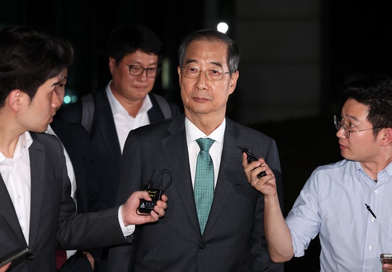 한덕수 전 국무총리가 2일 서울 서초구 서울고등검찰청에 마련된 내란특검 사무실에서 조사를 받은 후 귀가하고 있다. 2025.7.2/뉴스1 ⓒ News1 김성진 기자
