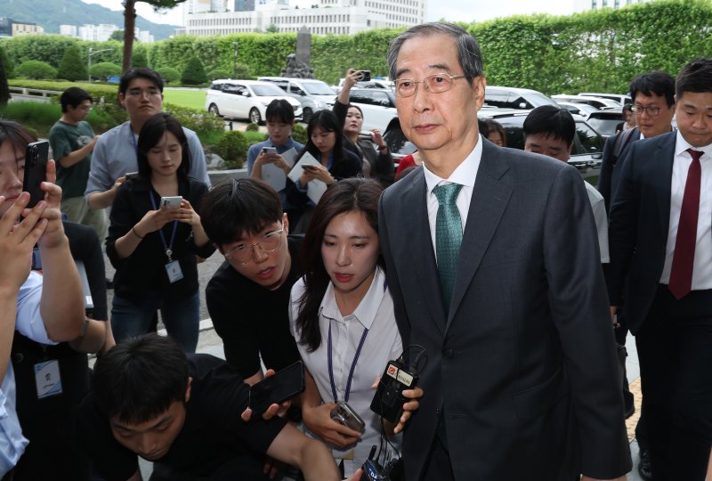 한덕수 전 국무총리가 2일 서초구 서울고등검찰청에 마련된 내란 특검 사무실에 조사를 받기 위해 출석하고 있다. 2025.7.2/뉴스1 ⓒ News1 이동해 기자