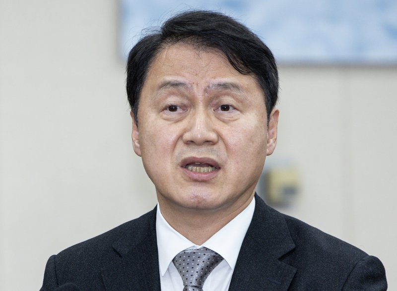 김주현 대통령비서실 민정수석이 25일 오후 서울 여의도 국회에서 열린 윤석열 정부의 비상계엄 선포를 통한 내란 혐의 진상규명 국정조사 제5차 청문회에서 의원 질의에 답변하고 있다. 2025.2.25/뉴스1 ⓒ News1 이재명 기자