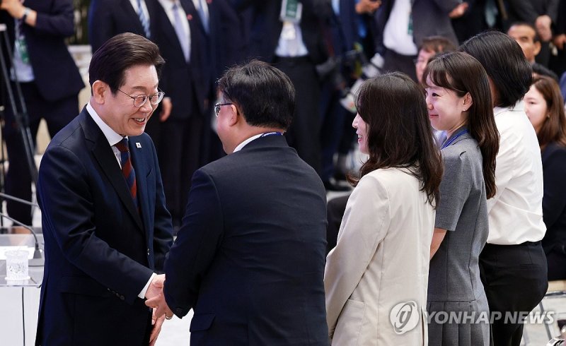 이재명 바카라 에볼루션, 취임 30일 기자회견 입장 (출처=연합뉴스)