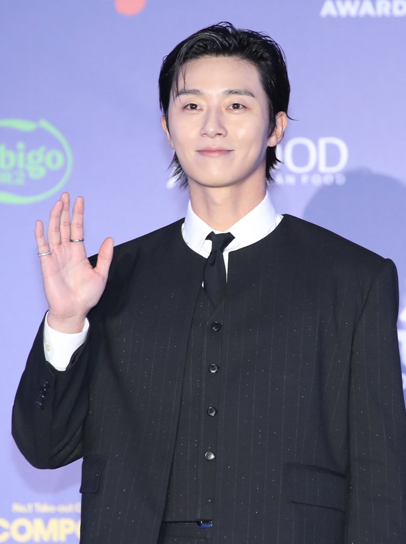 박서준, 게장 식당에 60억 소송? "실제 청구는 6000만원 규모…초상권 침해"