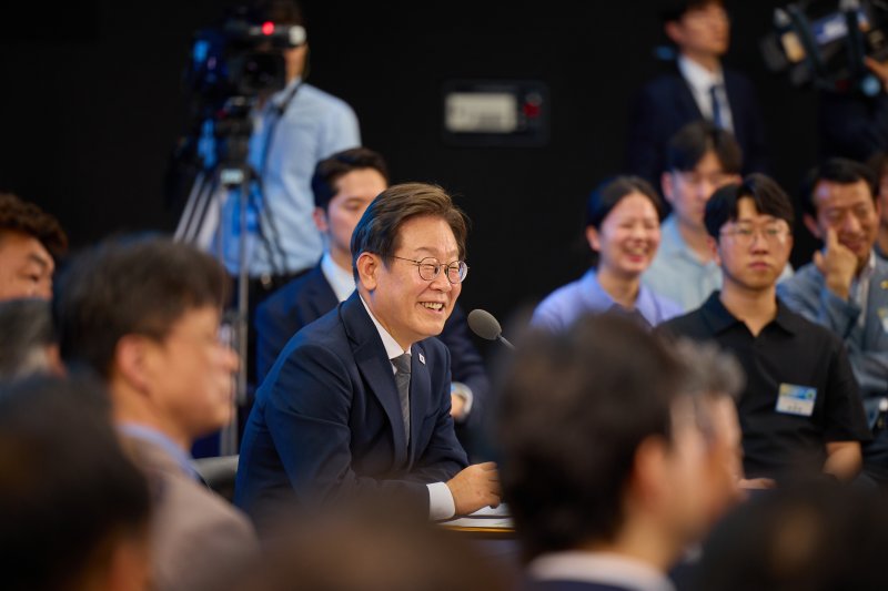 이재명 대통령이 25일 광주 국립 아시아문화전당에서 광주시민·전남도민 타운홀미팅을 하고 있다. (대통령실 제공. 재판매 및 DB 금지) 2025.6.25/뉴스1 ⓒ News1 허경 기자