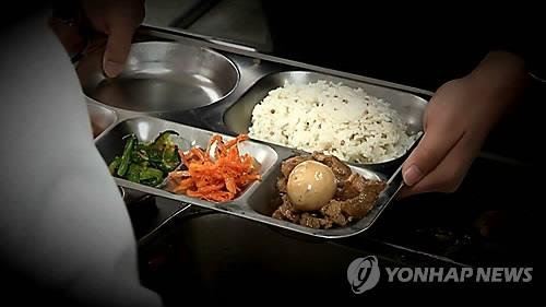 급식 식판 ※ 위 사진은 해당 기사와 직접적인 관련이 없습니다. (출처=연합뉴스)