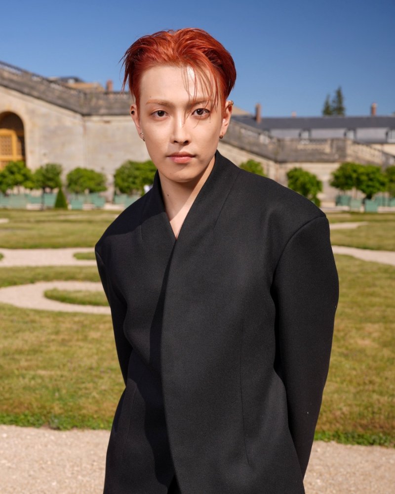에이티즈 홍중·성화, 파리 패션 위크 접수