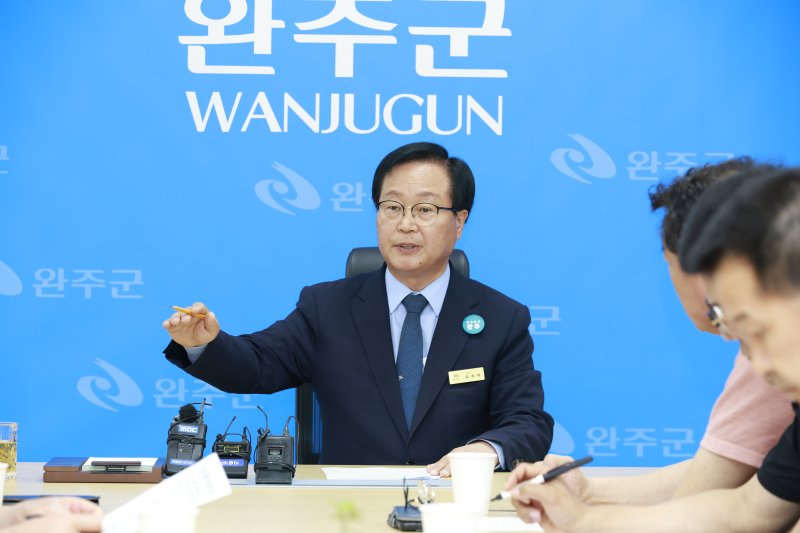 완주·전주 통합 거리 둔 유희태 완주군수