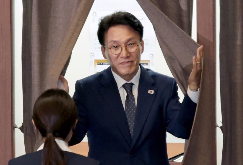 스피드 바카라 사이트 국무총리 후보자가 3일 서울 여의도 국회에서 열린 제426회 국회(임시회) 제4차 본회의에서 총리 임명동의안에 기표를 마친 뒤 나서고 있다. 사진=뉴시스