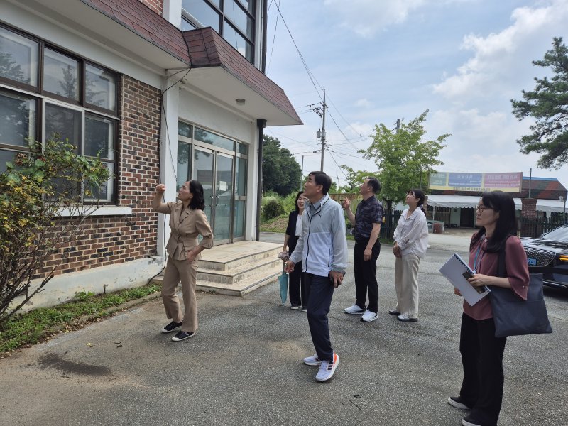 [진천=뉴시스] 진천교육지원청, 여름철 재난 대비 폐교 안전점검