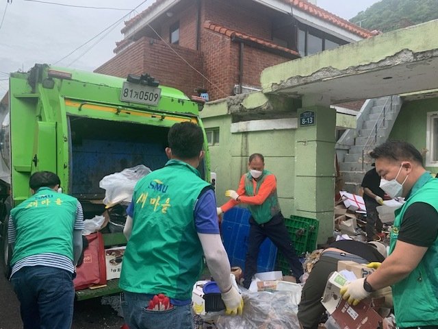 가정집서 쓰레기 80t '와르르'..대체 무슨 일?