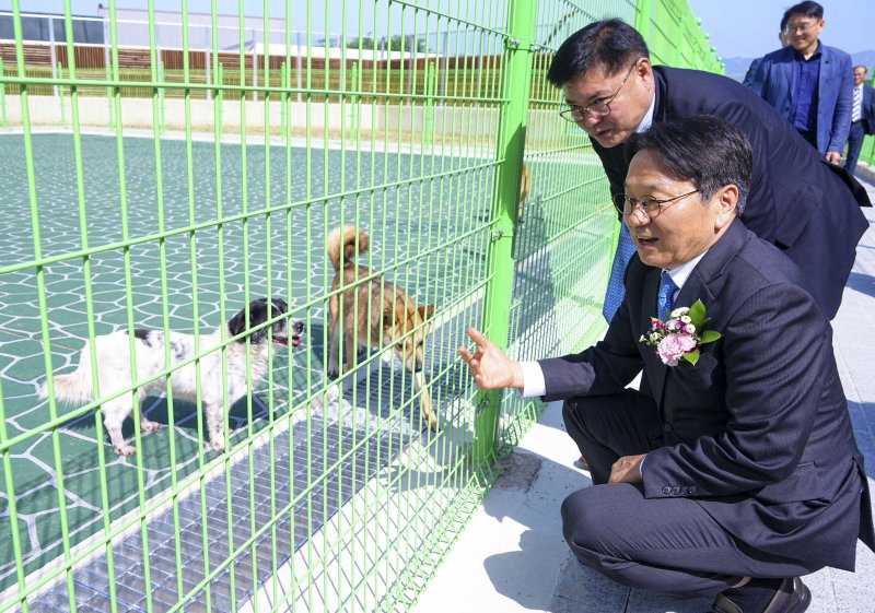 [광주=뉴시스] 광주시 동물보호센터 개소식 참석한 강기정 광주시장. (사진=광주시청 제공). photo@newsis.com *재판매 및 DB 금지