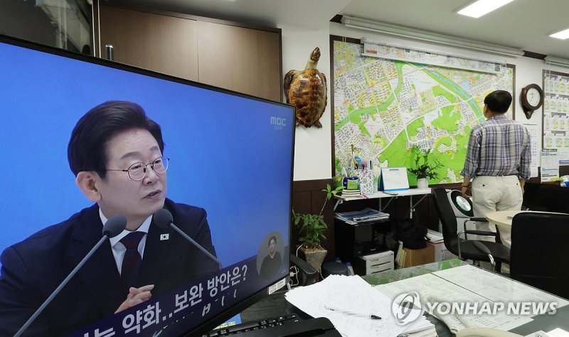 李대통령 “부동산 대출 규제는 맛보기"…전세대출 DSR 등 추가 대책 나올까