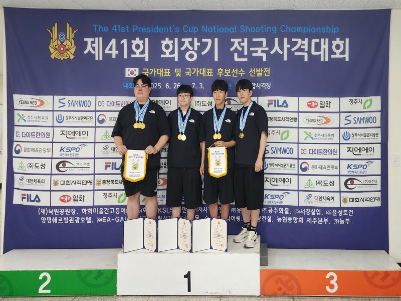 청주 흥덕교등학교 사격부.(충북교육청 제공. 재판매 및 DB금지)/뉴스1