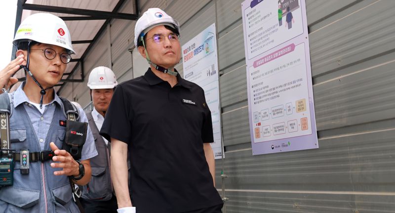 권창준 고용노동부 차관, 취임 첫 행보 "폭염 속 공사현장 방문"