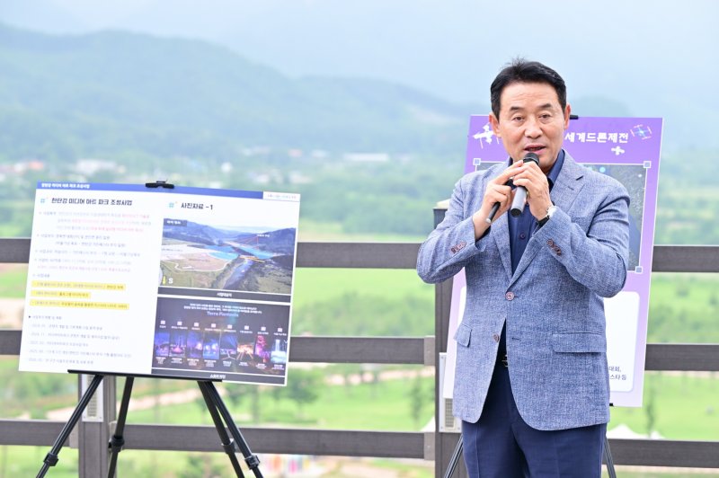[포천=뉴시스] 백영현 포천시장 3일 한탄강 일대에서 추진하는 4대 핵심 관광 프로젝트를 공개했다. (사진=포천시제공) 2025.07.03 photo@newsis.com