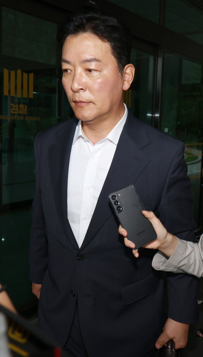 계엄 해제 당일 석연찮은 안가 회동…내란 특검, 김주현 前민정수석 소환