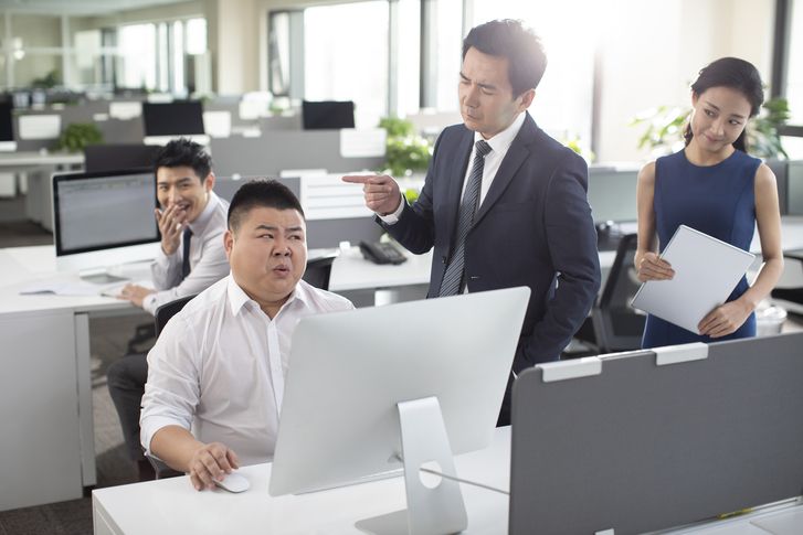 "둘이 음양 궁합 좋다. 5월까지 결혼해"…남녀직원에게 각서까지 쓰게 한 상사