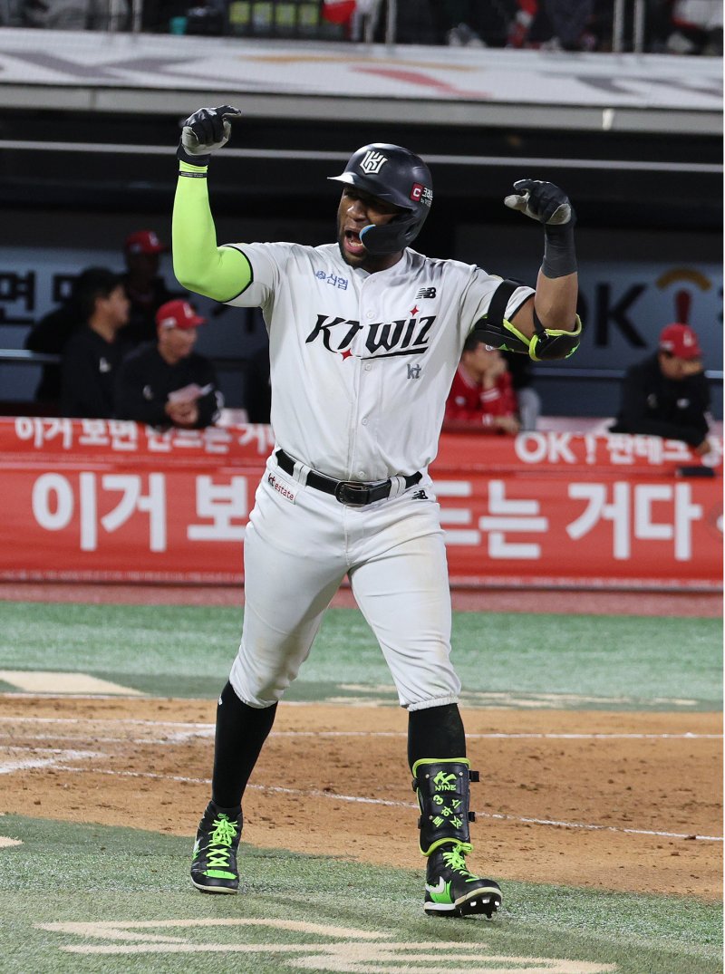 KBO리그 외국인 타자 최다 홈런 기록을 경신한 KT 위즈 멜 로하스 주니어. 뉴스1 ⓒ News1 장수영 기자