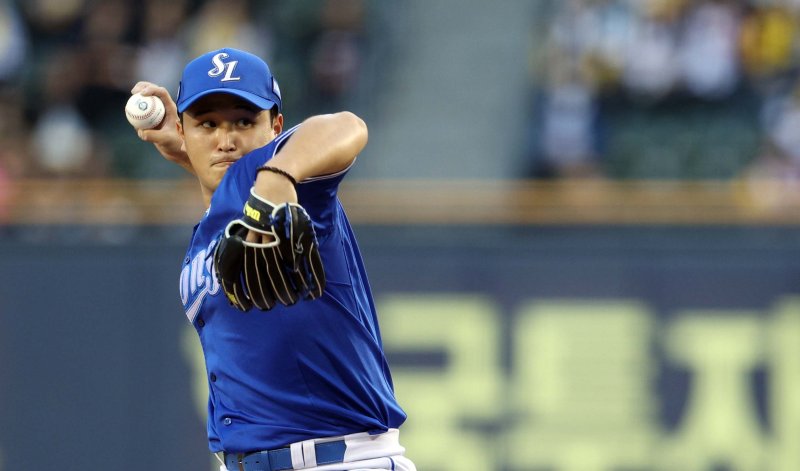 [서울=뉴시스] 고범준 기자 = 16일 서울 송파구 잠실야구장에서 열린 2025 KBO리그 삼성 라이온즈와 LG 트윈스의 경기, 1회말 삼성 선발 최원태가 역투하고 있다. 2025.04.16. bjko@newsis.com