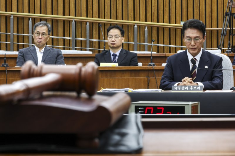 [서울=뉴시스] 김금보 기자 = 김민석 국무총리 후보자가 24일 서울 여의도 국회에서 열린 인사청문회에서 눈을 감고 있다. 2025.06.24. kgb@newsis.com