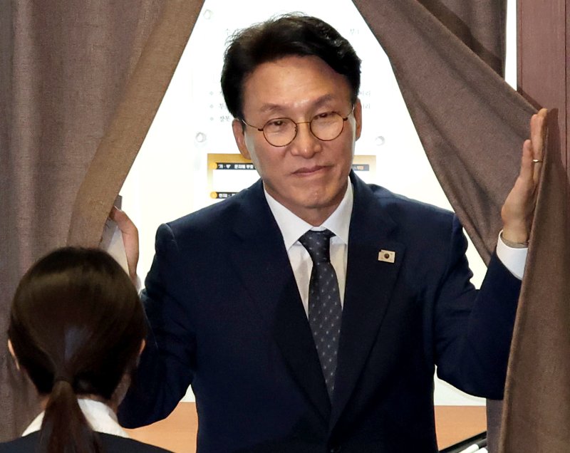 [서울=뉴시스] 김금보 기자 = 김민석 국무바카라 용어 후보자가 3일 서울 여의도 국회에서 열린 제426회 국회(임시회) 제4차 본회의에서 바카라 용어 임명동의안에 기표를 마친 뒤 나서고 있다. 2025.06.24. kgb@newsis.com